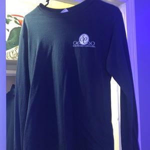 long sleeve gildan shirt